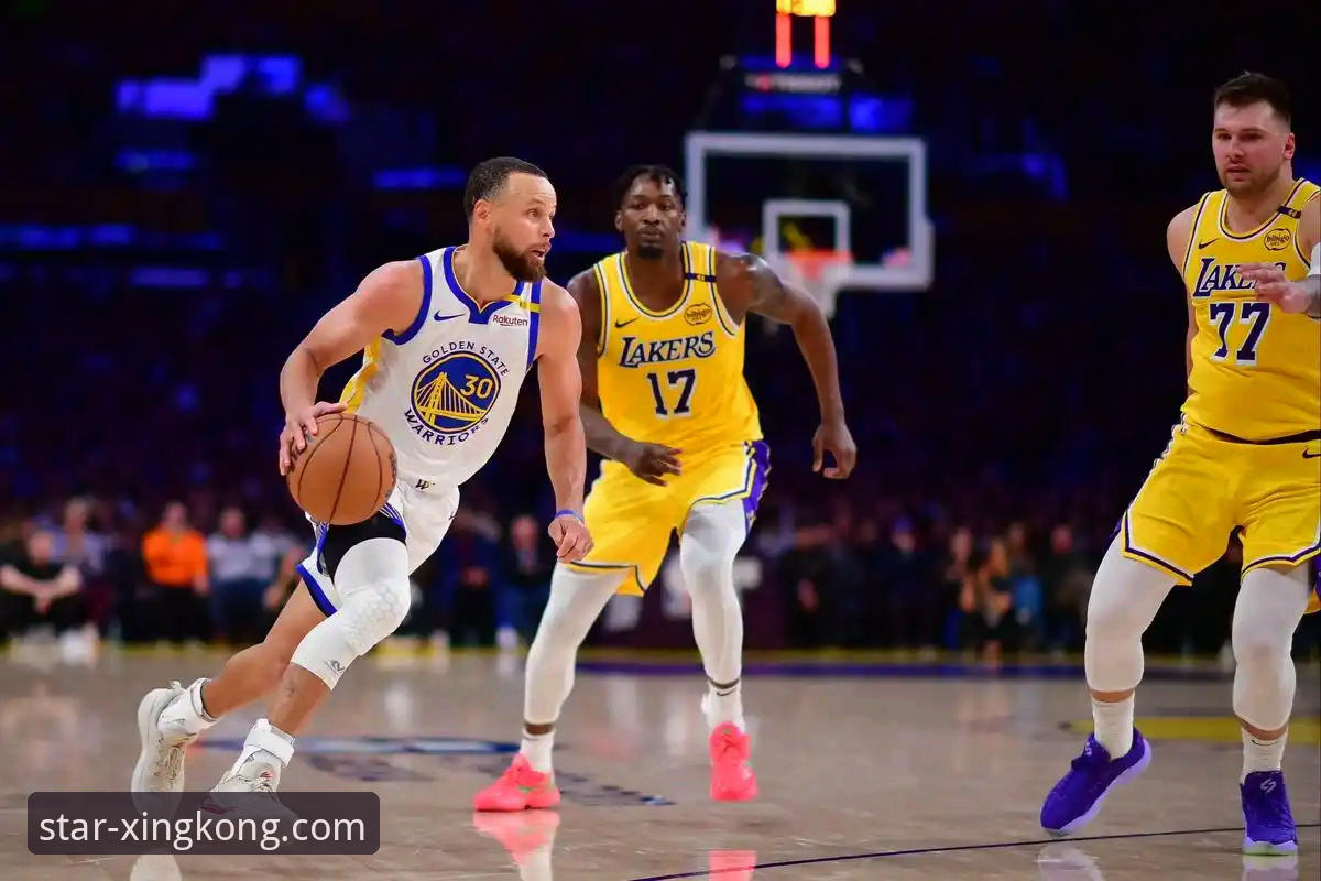 星空入口平台呈现NBA焦点战最新动态：勇士加时险胜火箭，库里缺阵下的团队胜利